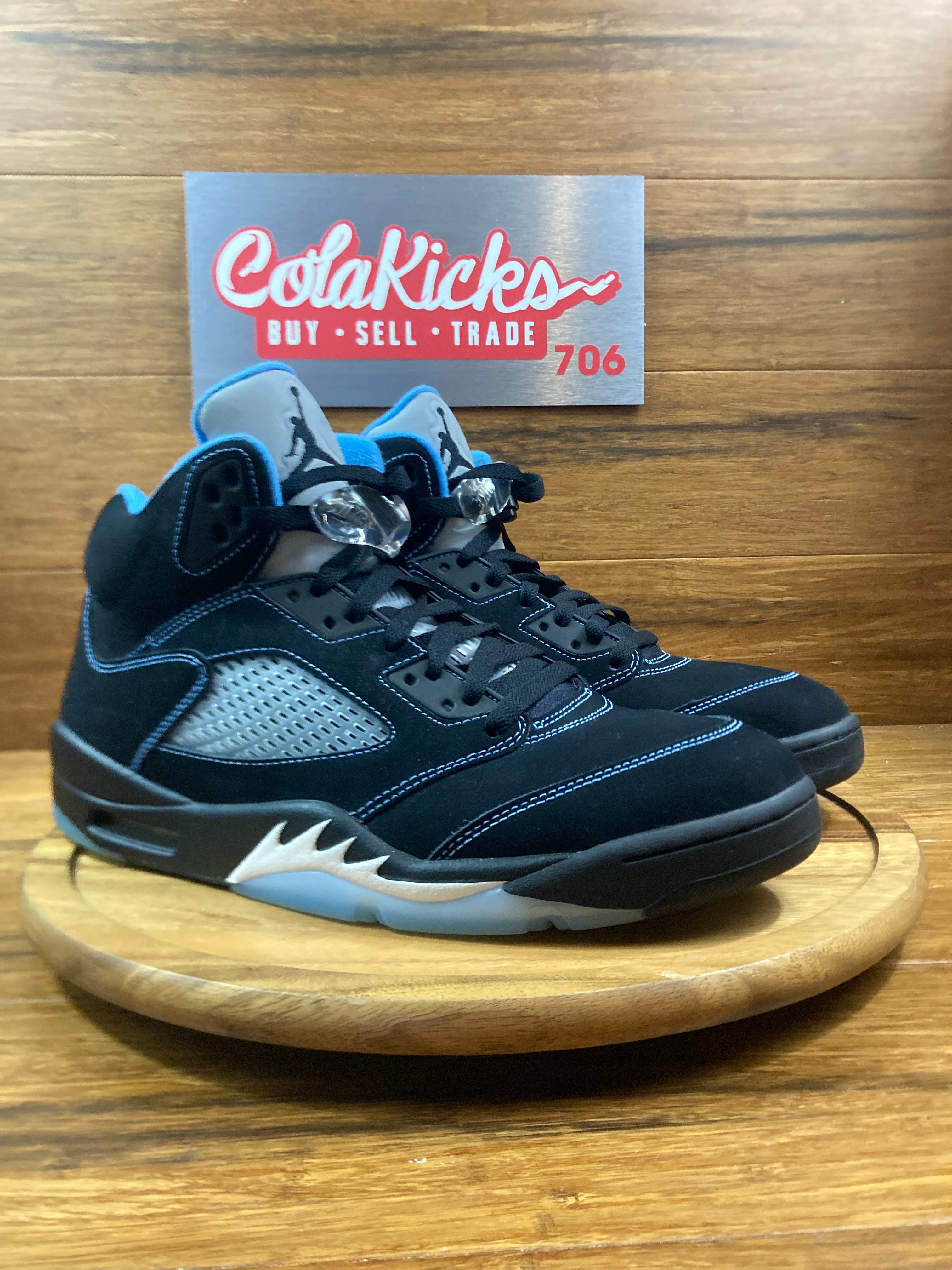 Jordan 5 Retro Black University Blue (2026)