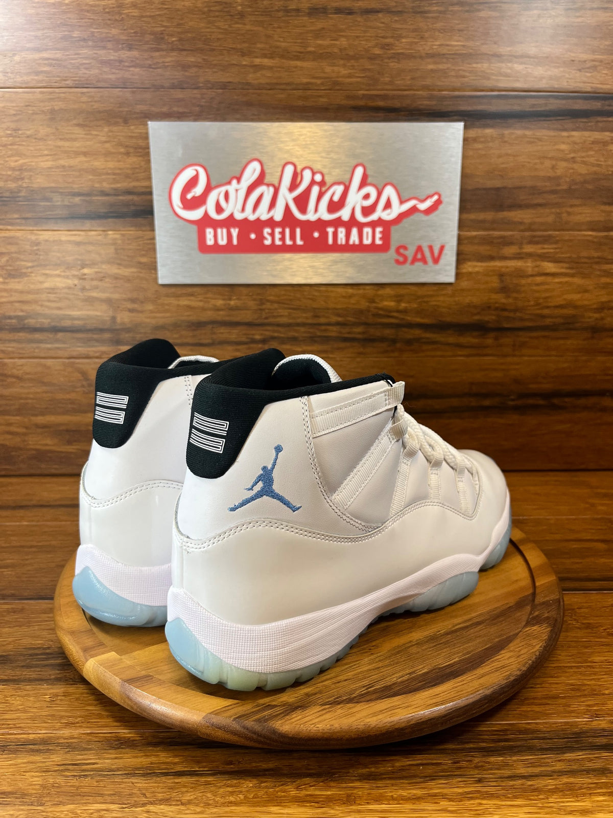 Jordan 11 Retro Legend Blue (2024)