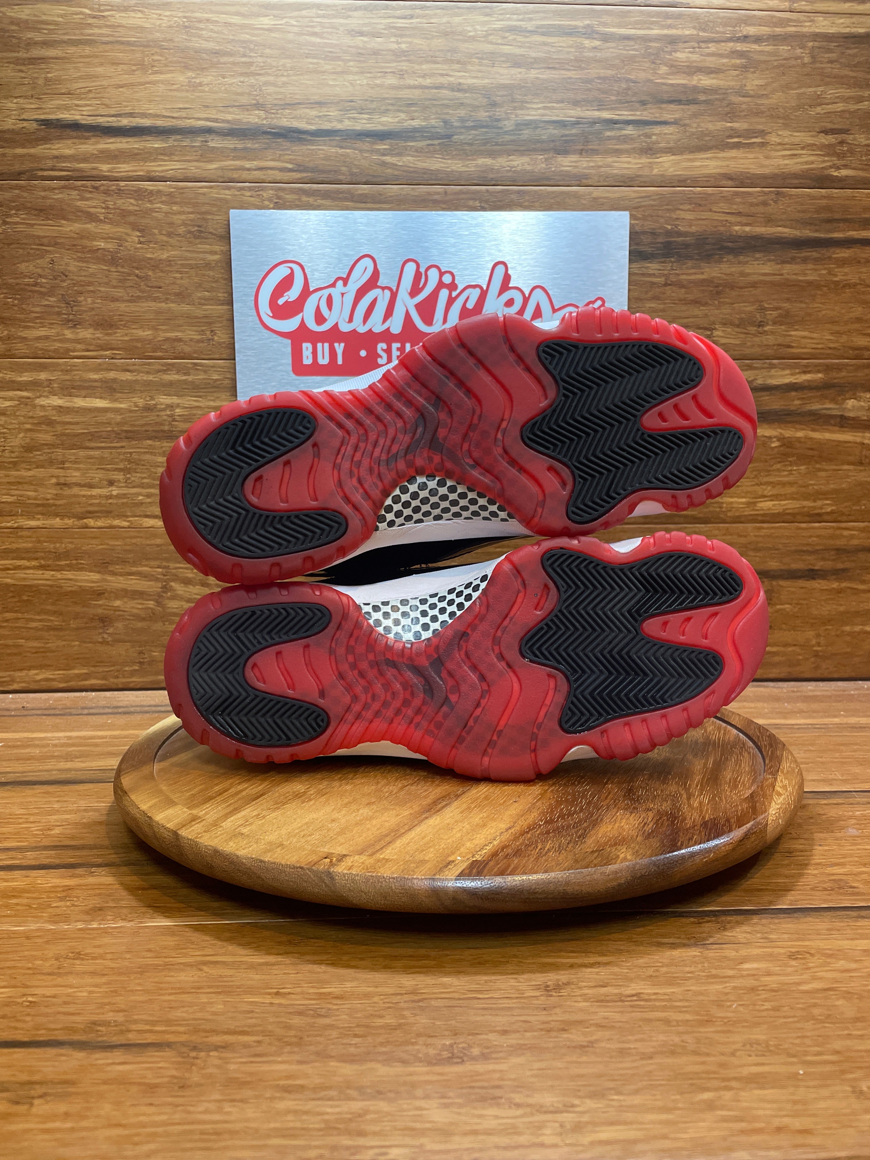 Jordan 11 Retro Playoffs Bred (2019)