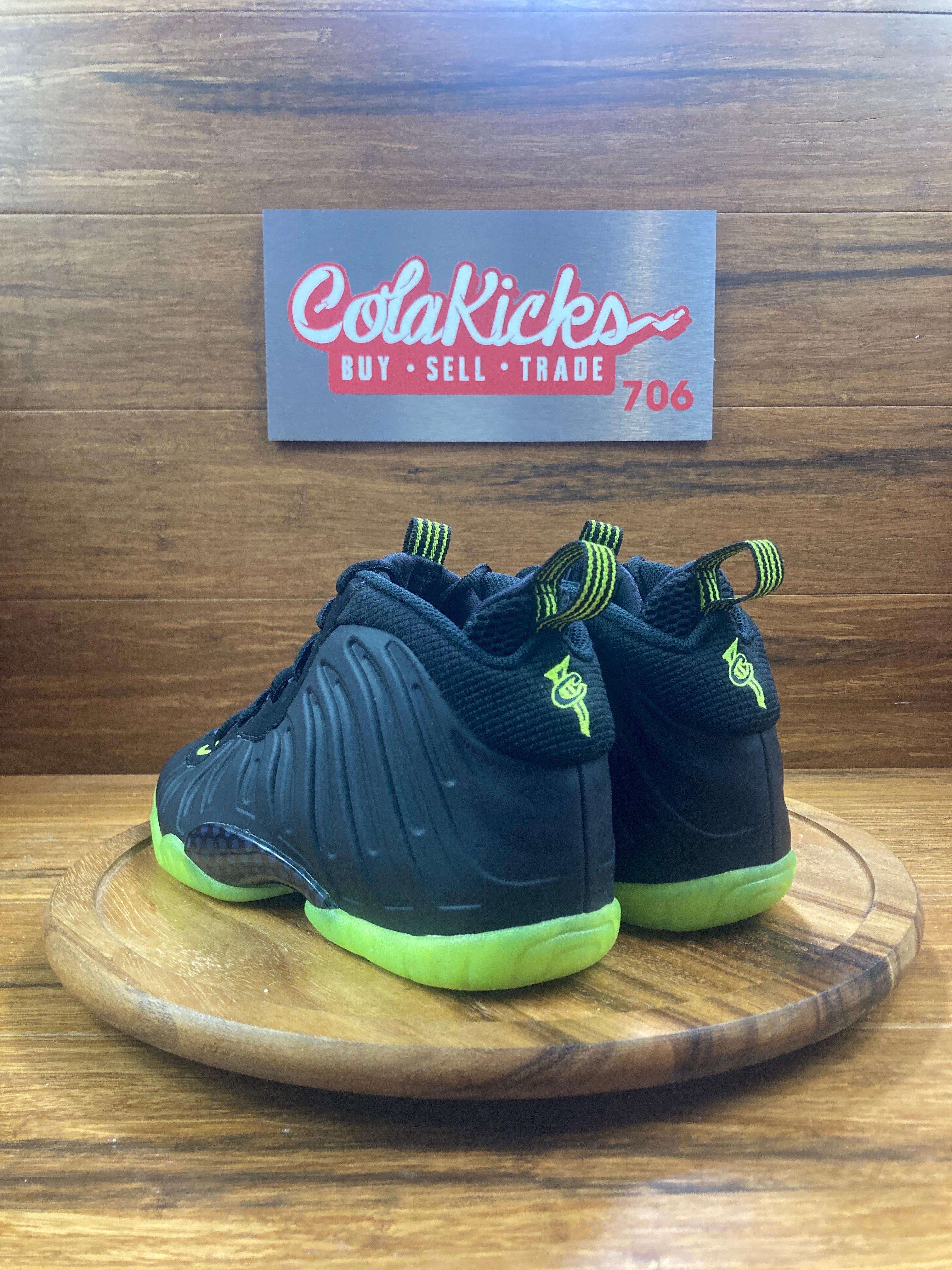 Nike Air Foamposite One Black Volt