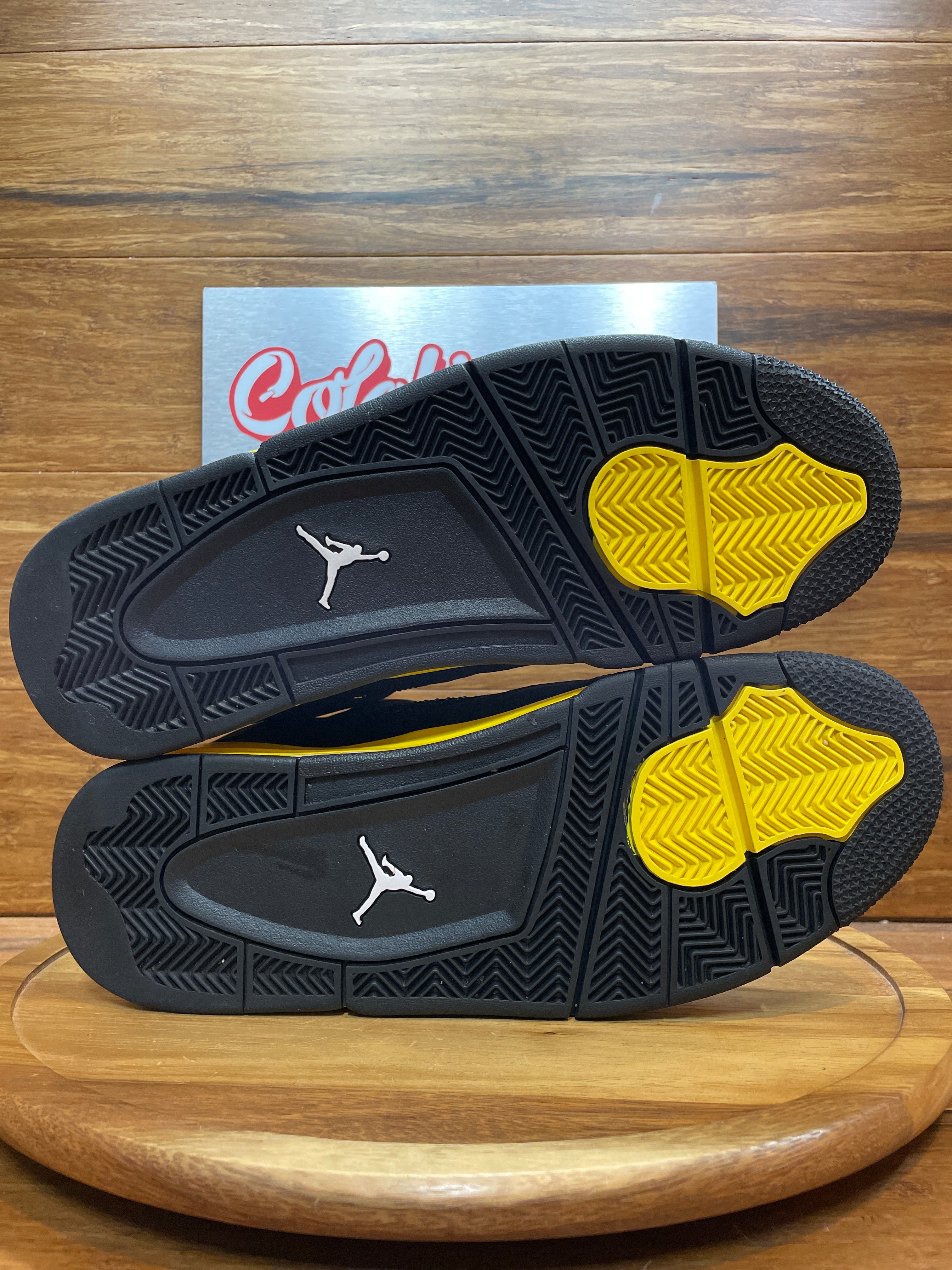Jordan 4 Retro Thunder (2023)