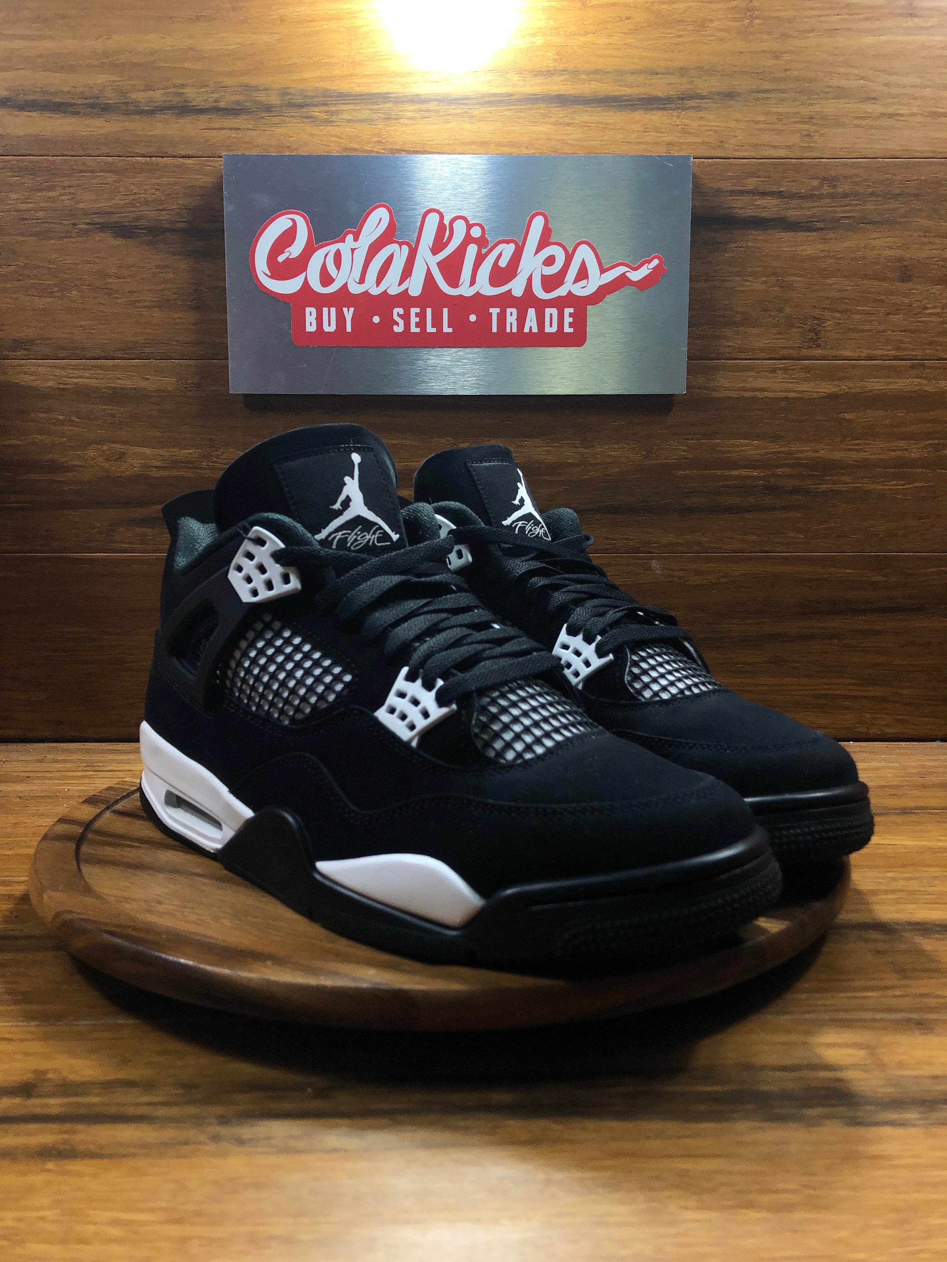 Jordan 4 Retro White Thunder