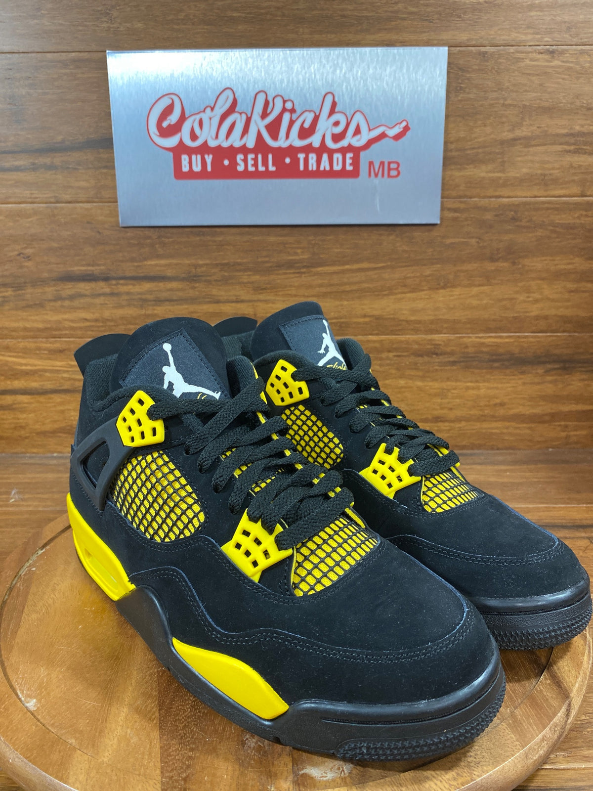 Jordan 4 Retro Thunder (2023)