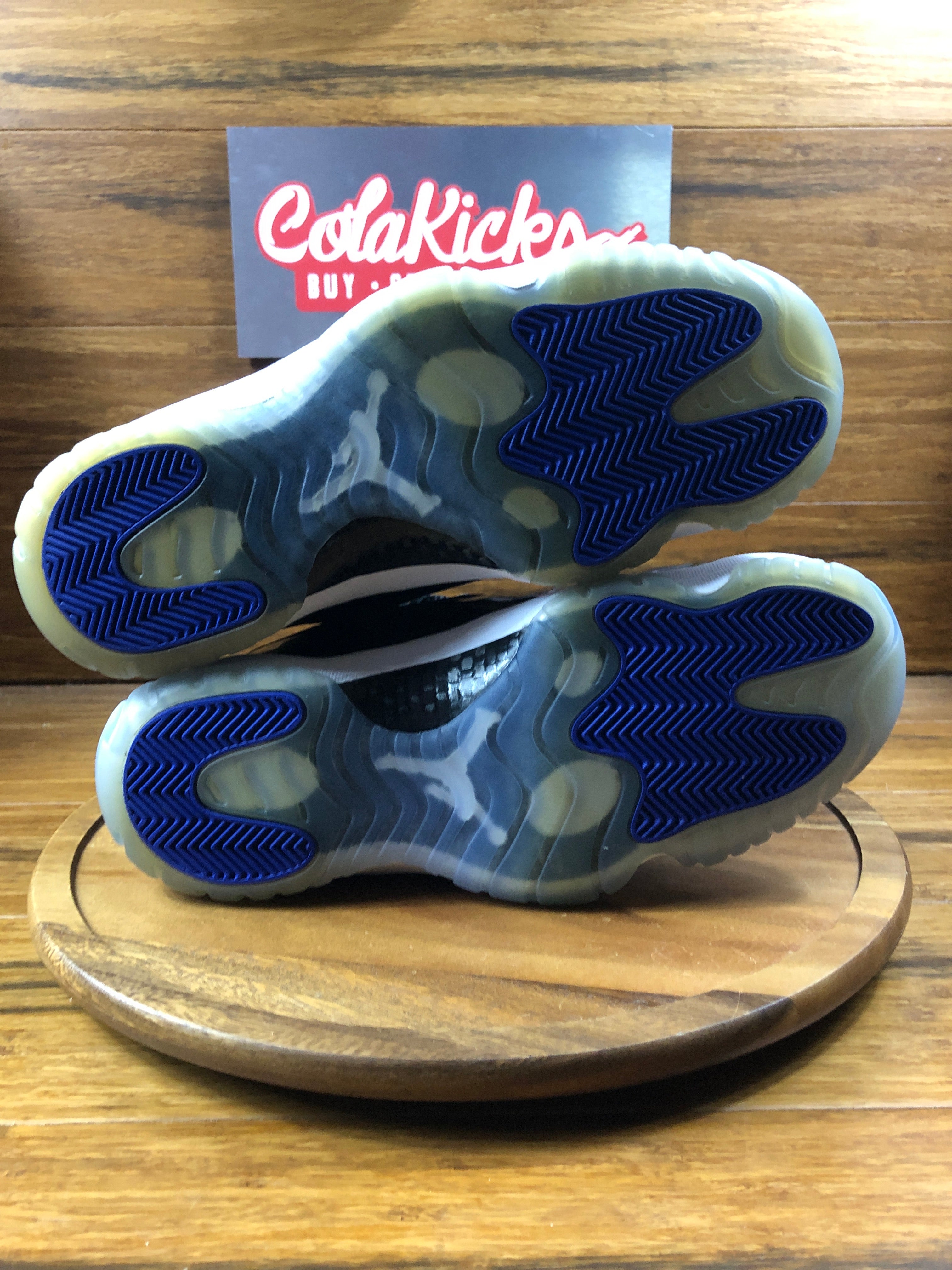 Jordan 11 Retro Space Jam (2016)