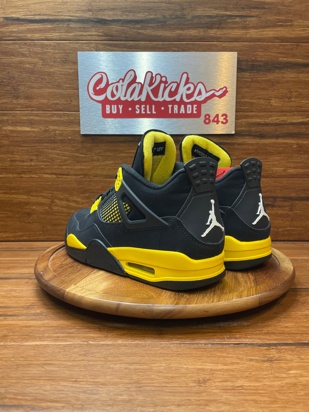 Jordan 4 Retro Thunder (2023)