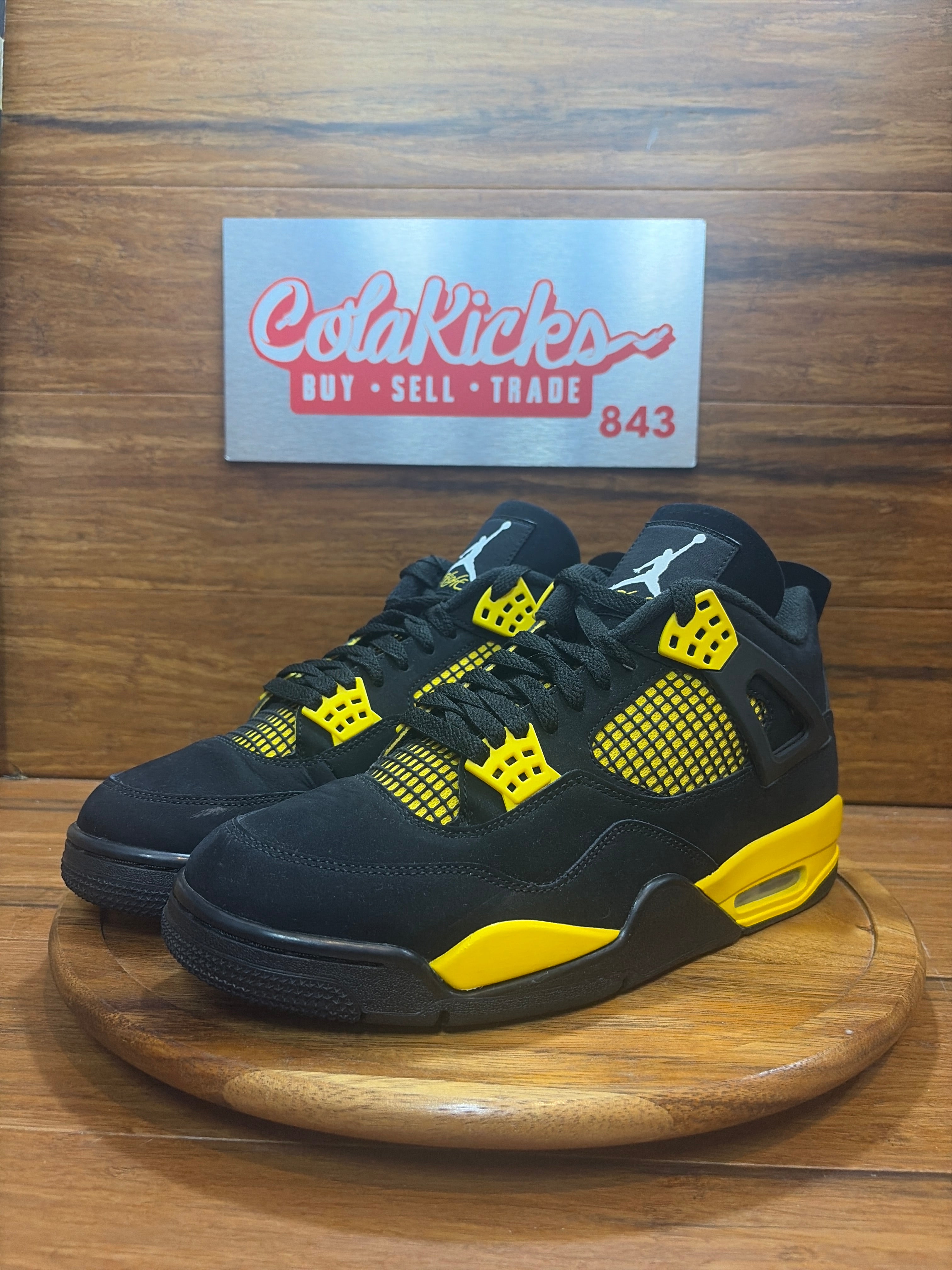 Jordan 4 Retro Thunder (2023)