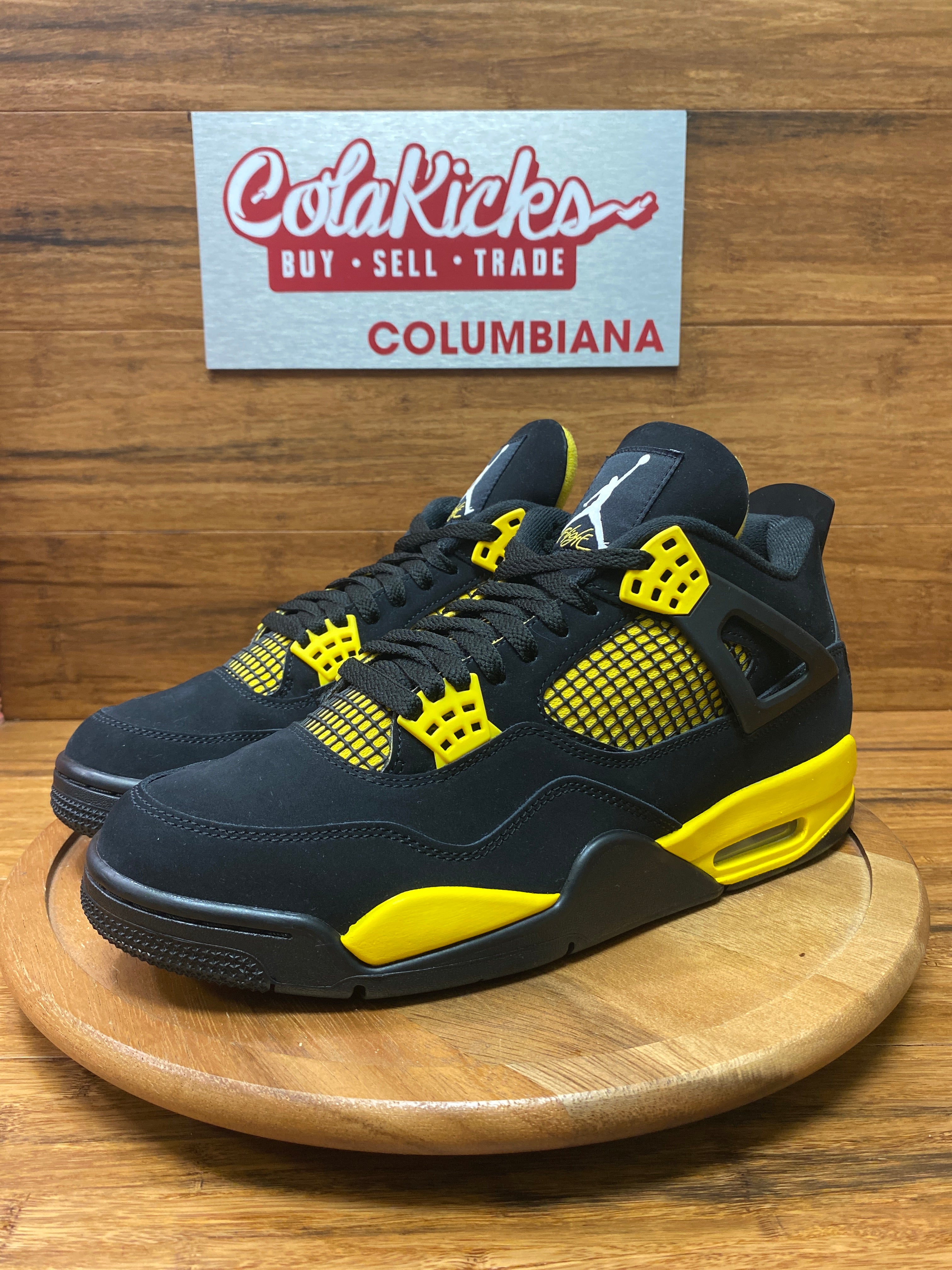 Jordan 4 Retro Thunder (2023)