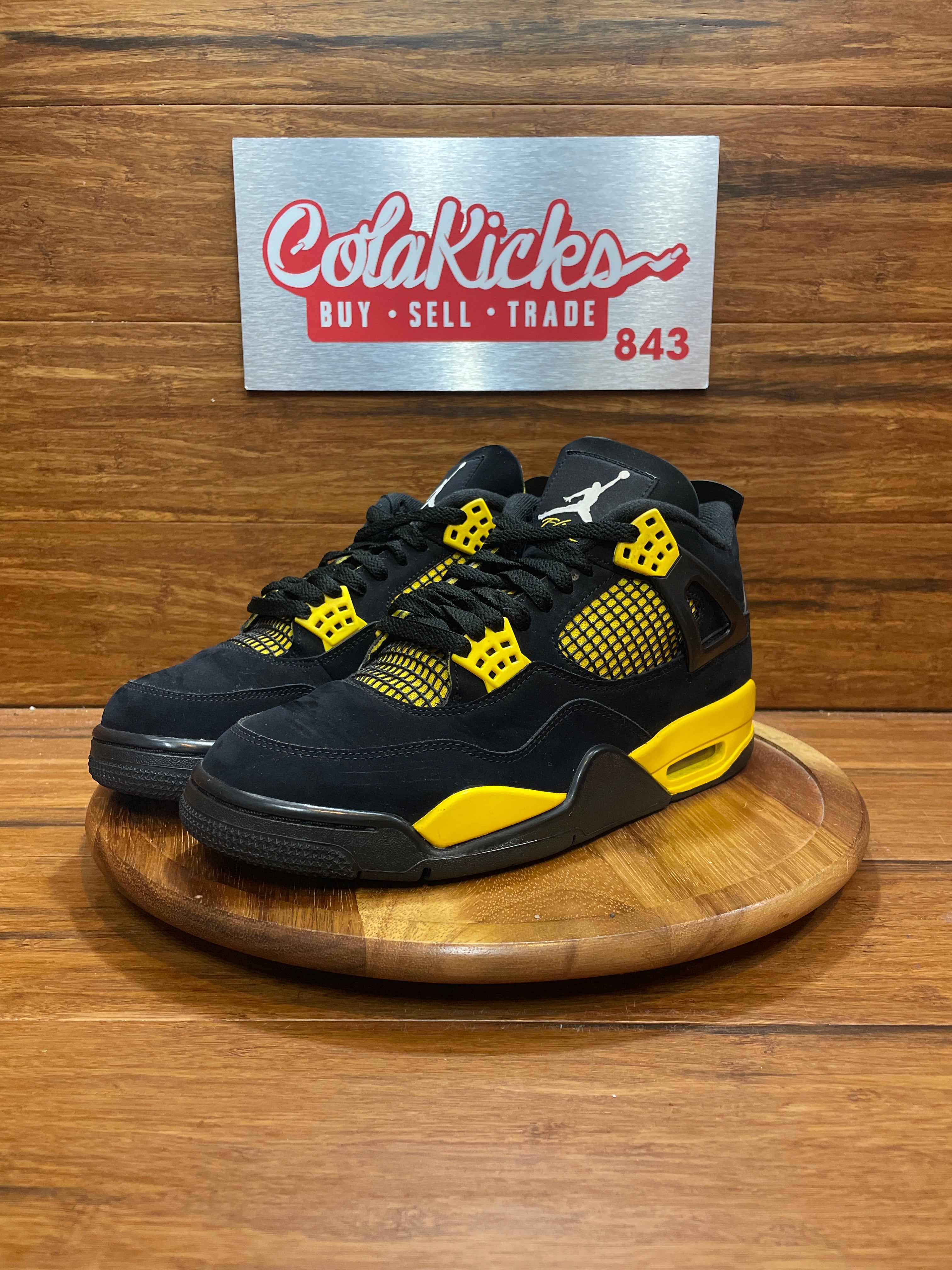 Jordan 4 Retro Thunder (2023)
