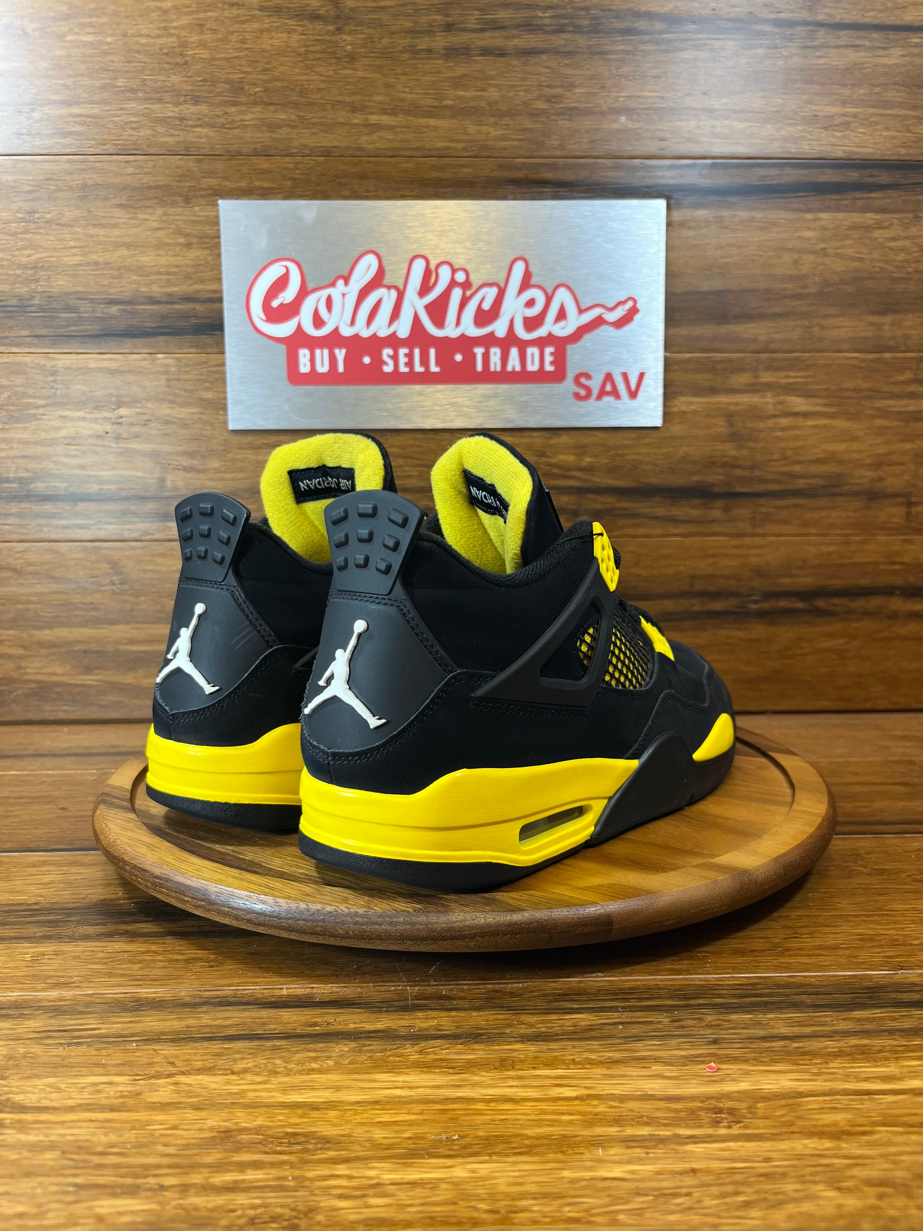 Jordan 4 Retro Thunder (2023)