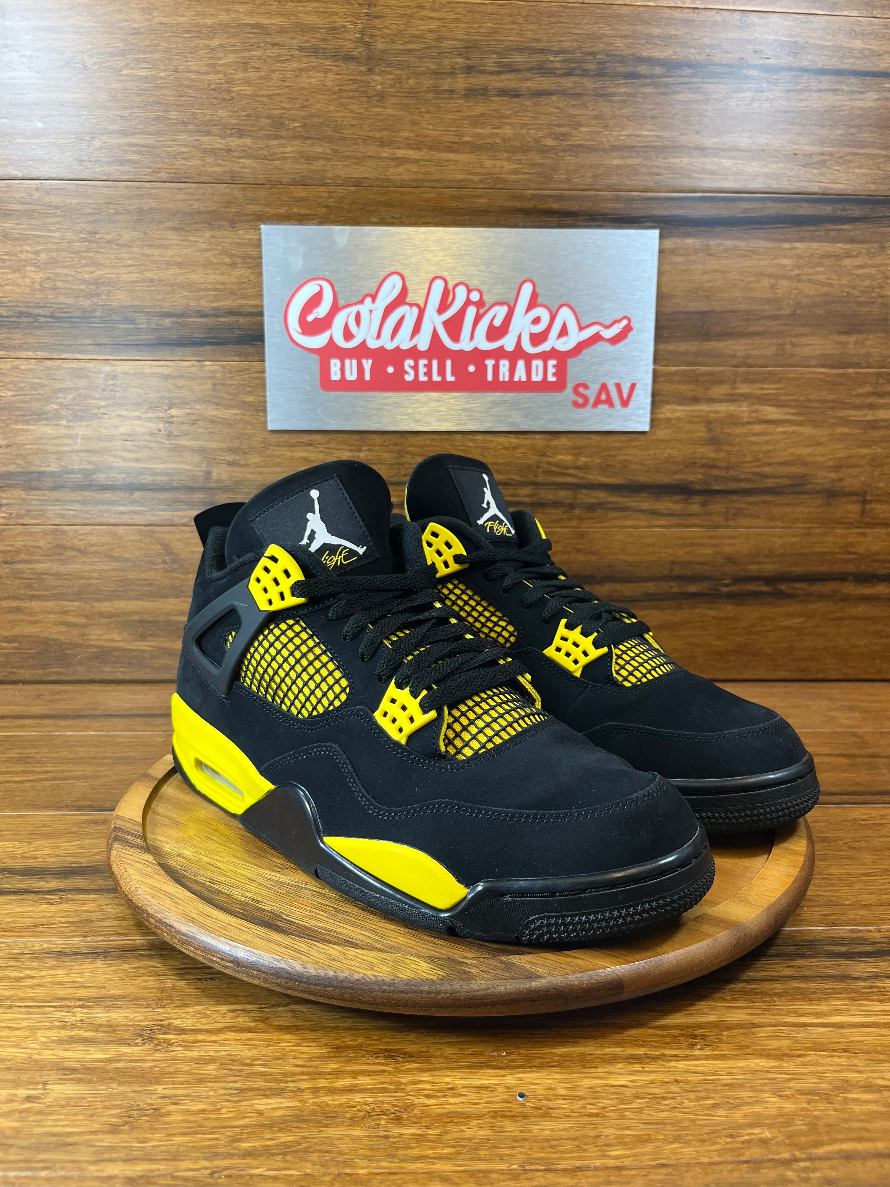 Jordan 4 Retro Thunder (2023)