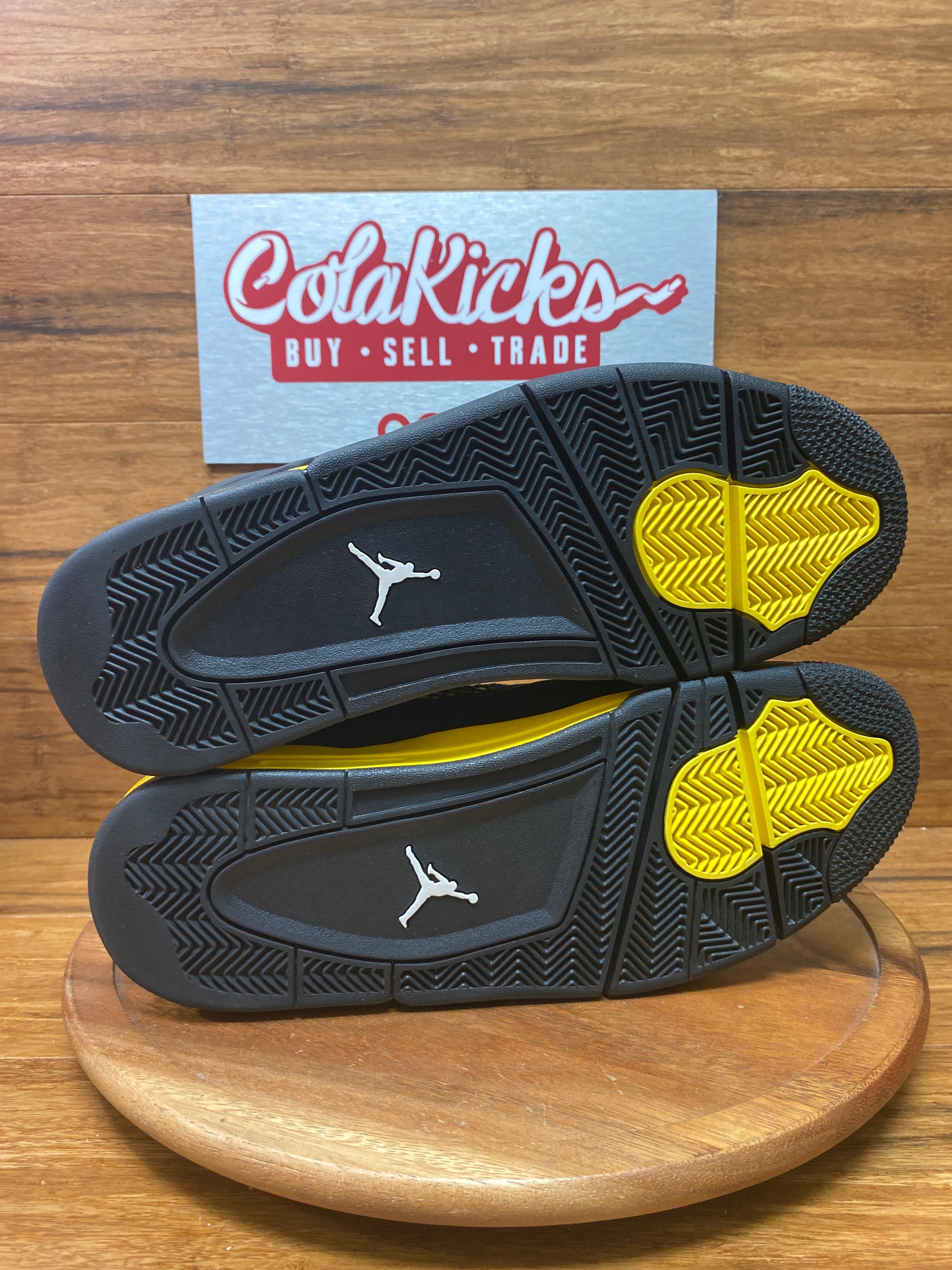 Jordan 4 Retro Thunder (2023)