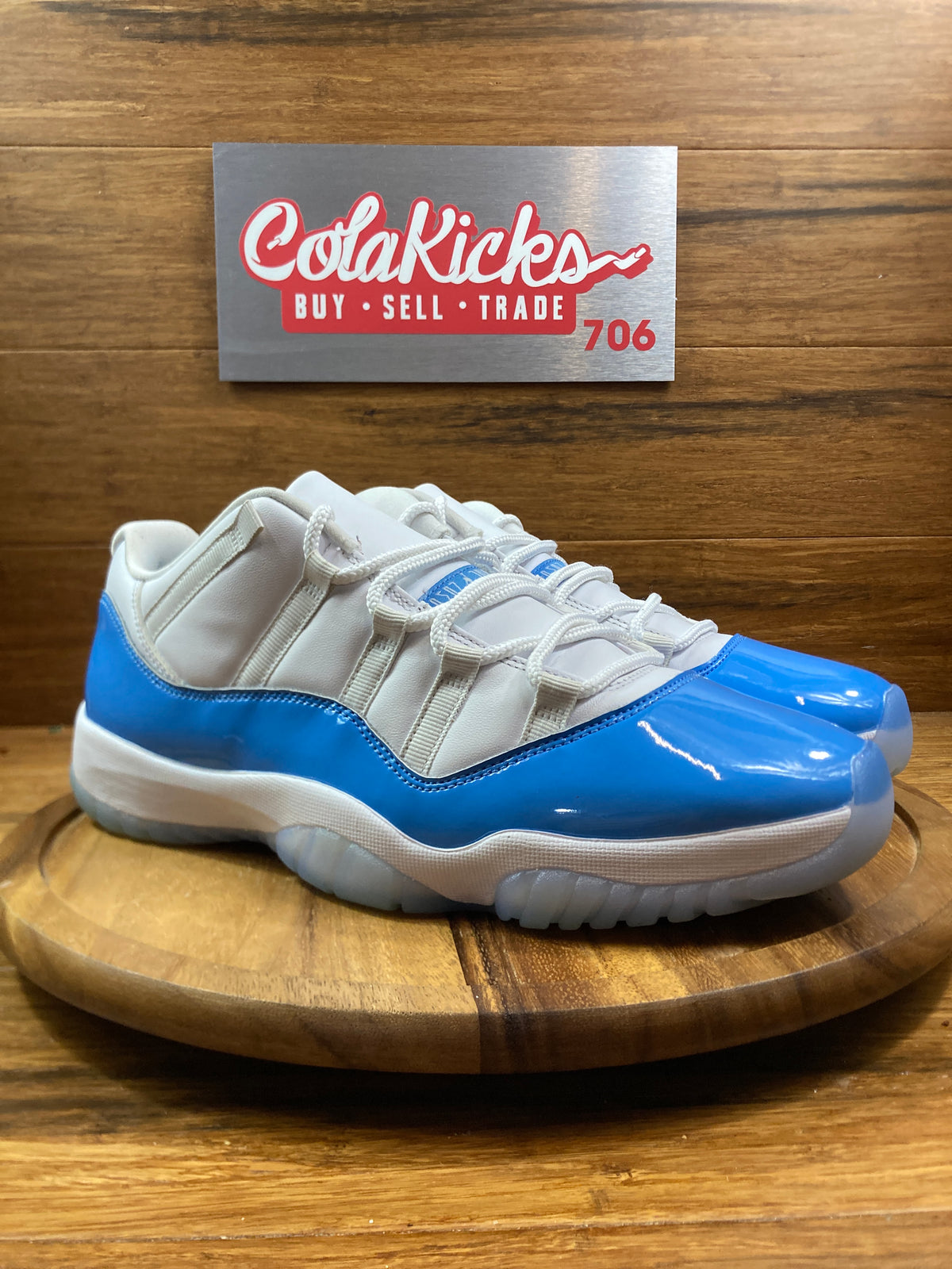 Jordan 11 Retro Low University Blue (2026)