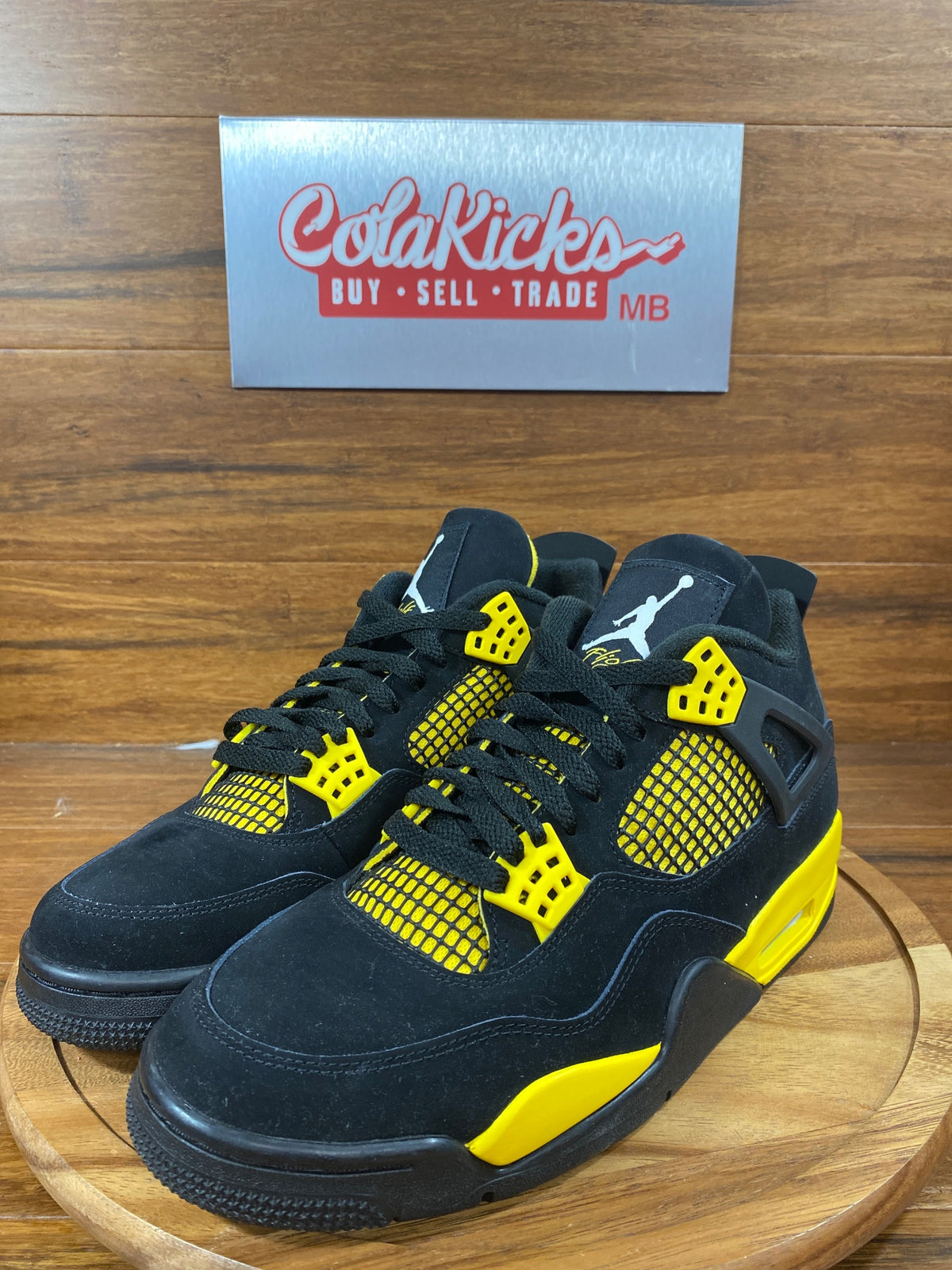 Jordan 4 Retro Thunder (2023)
