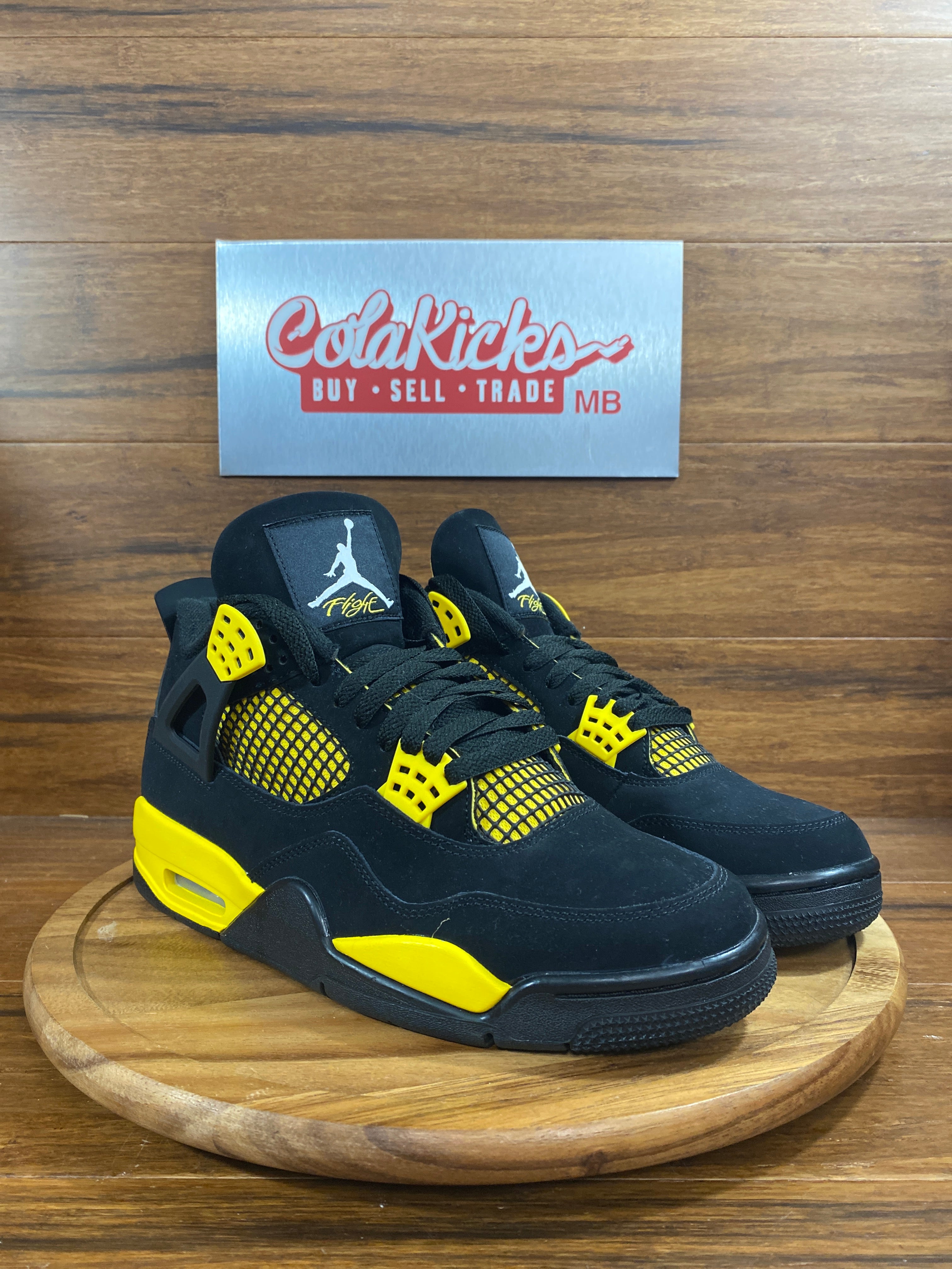 Jordan 4 Retro Thunder (2023)