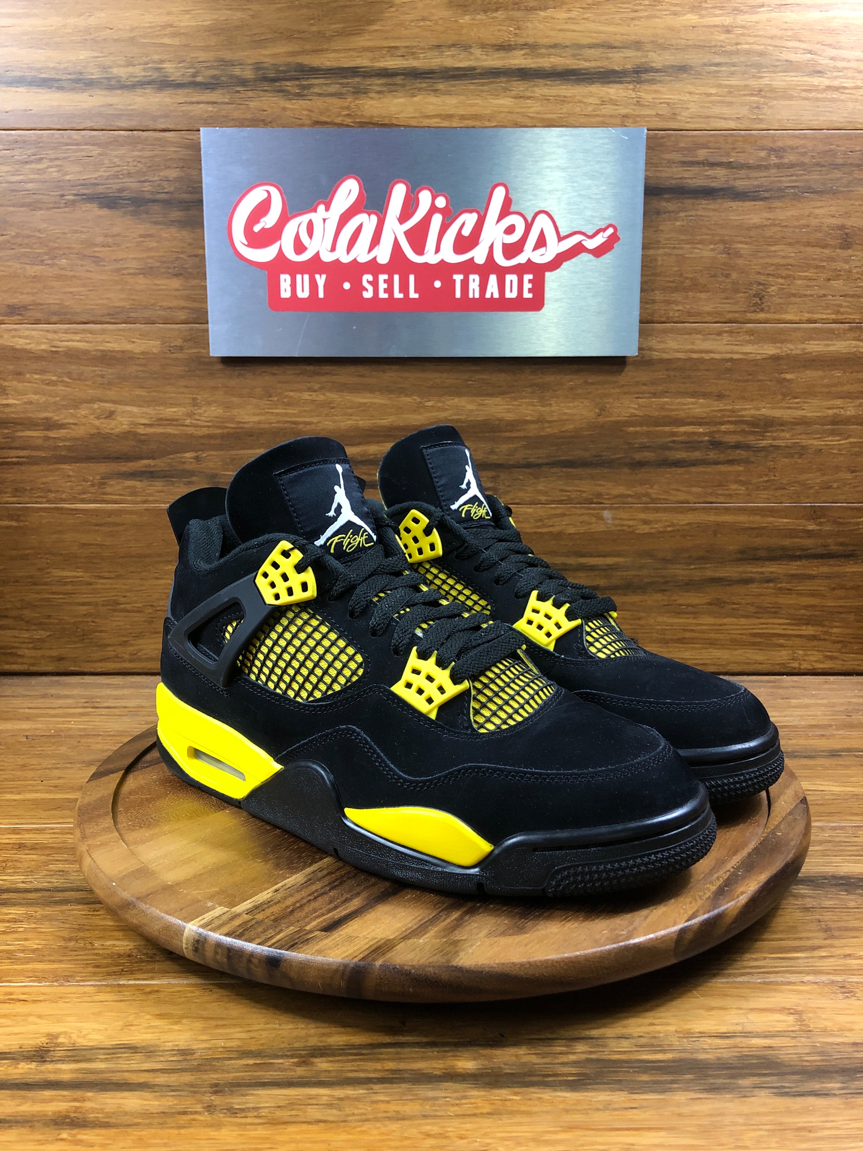 Jordan 4 Retro Thunder (2023)