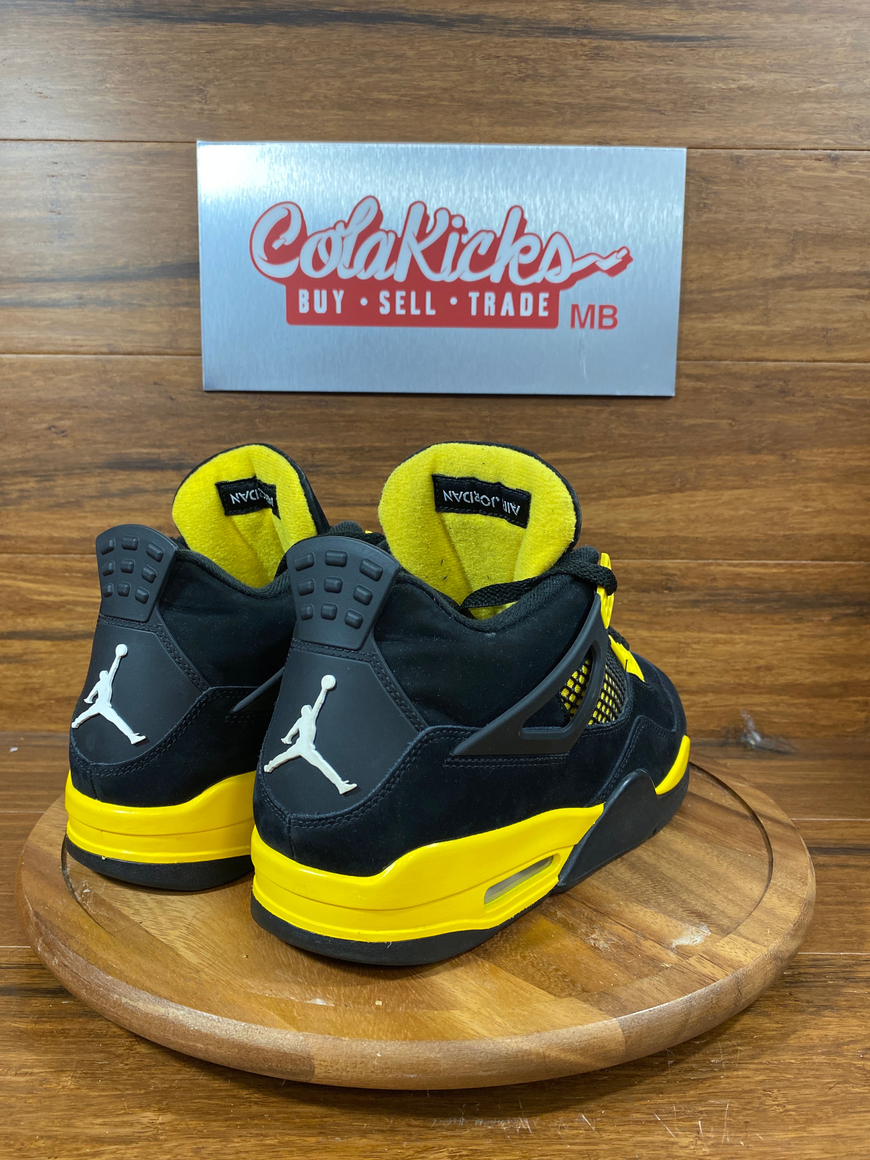 Jordan 4 Retro Thunder (2023)