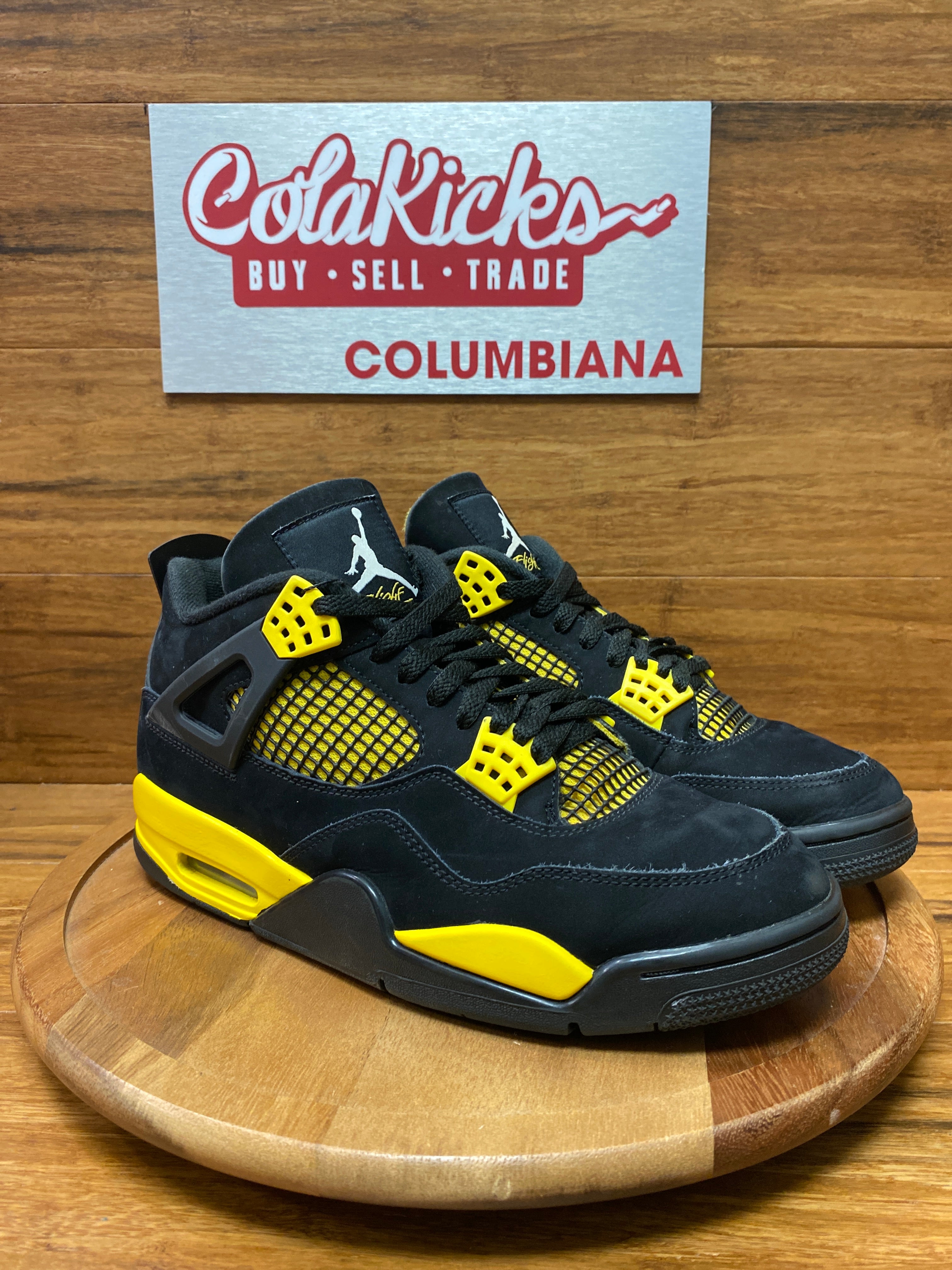 Jordan 4 Retro Thunder (2023)