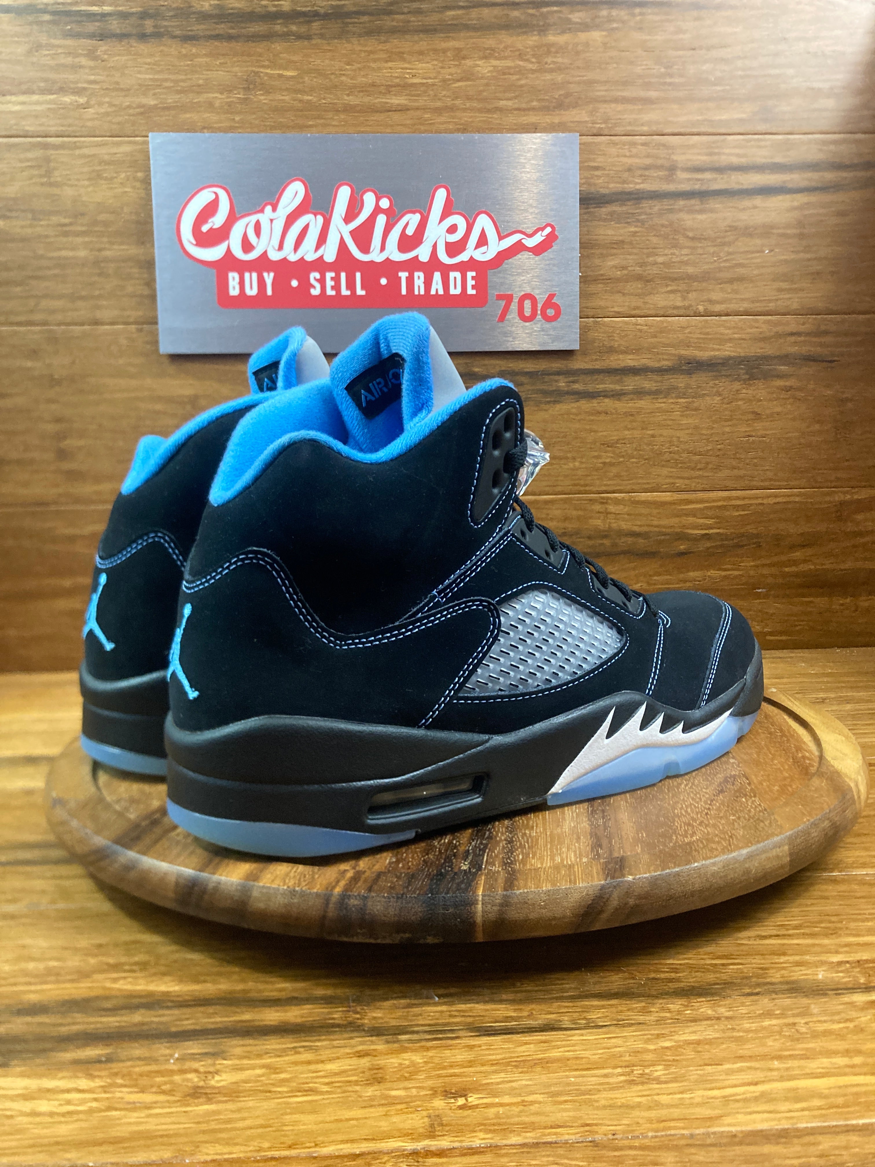 Jordan 5 Retro Black University Blue (2026)