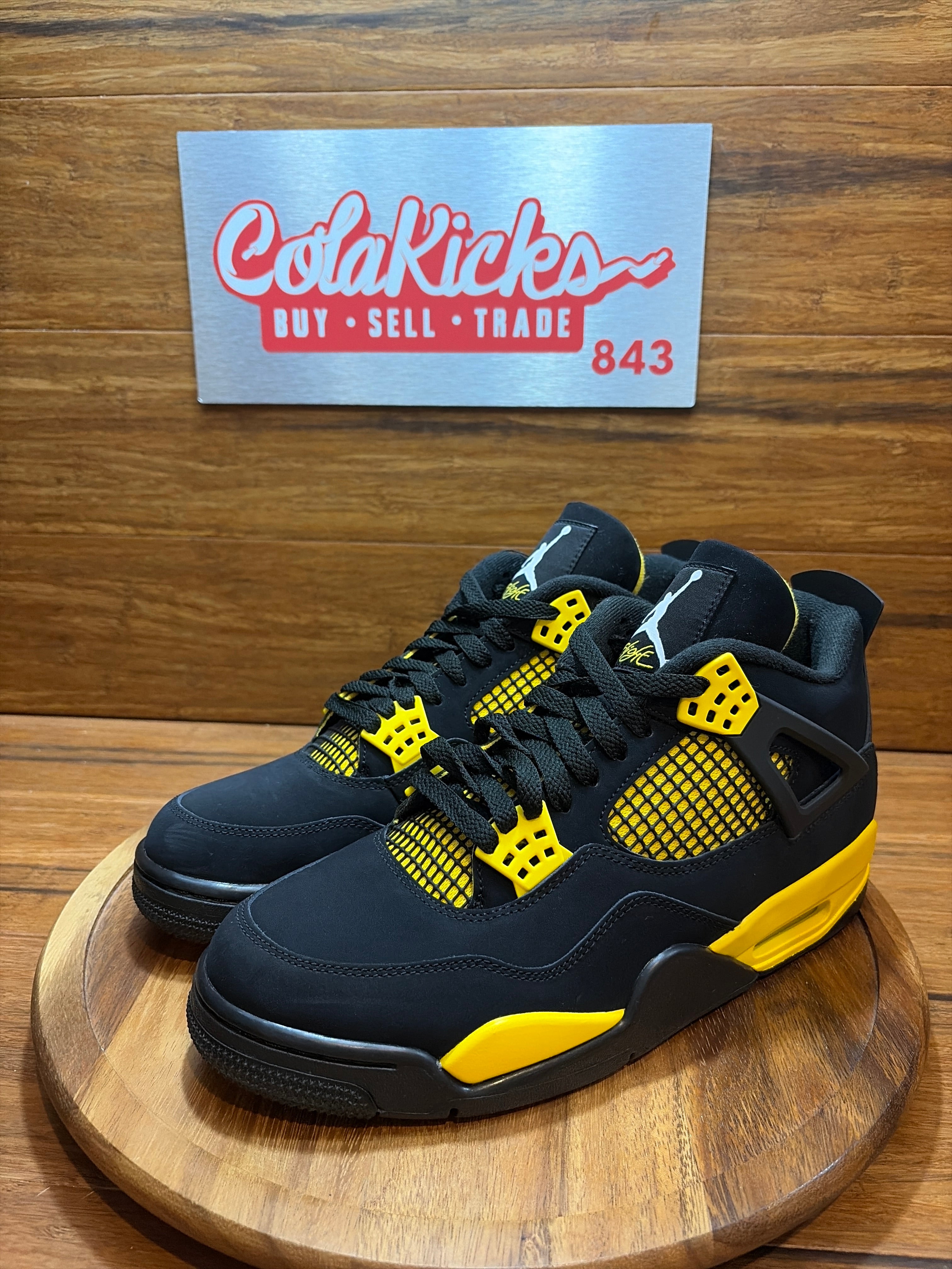 Jordan 4 Retro Thunder (2023)