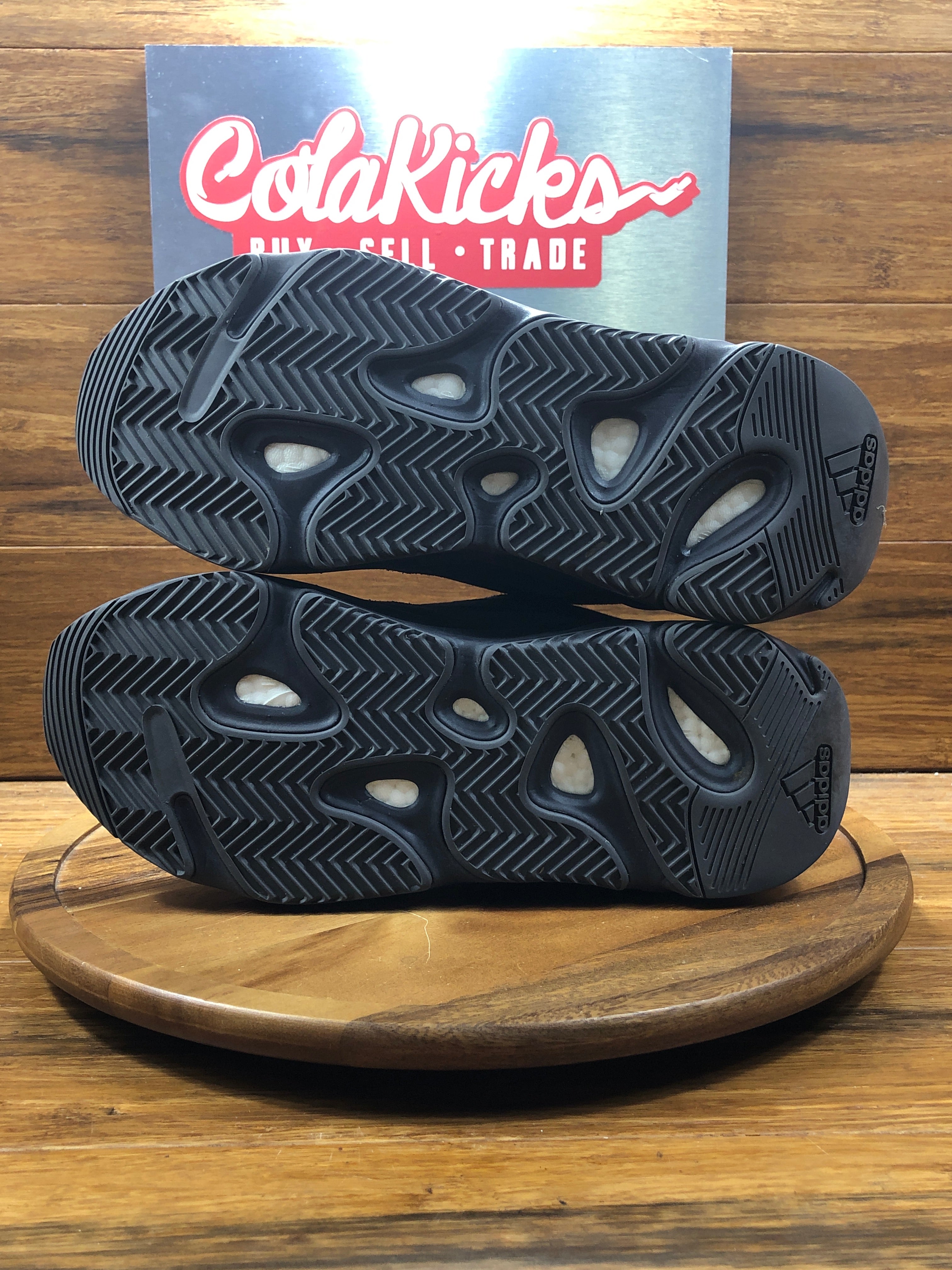 adidas Yeezy Boost 700 V2 Vanta