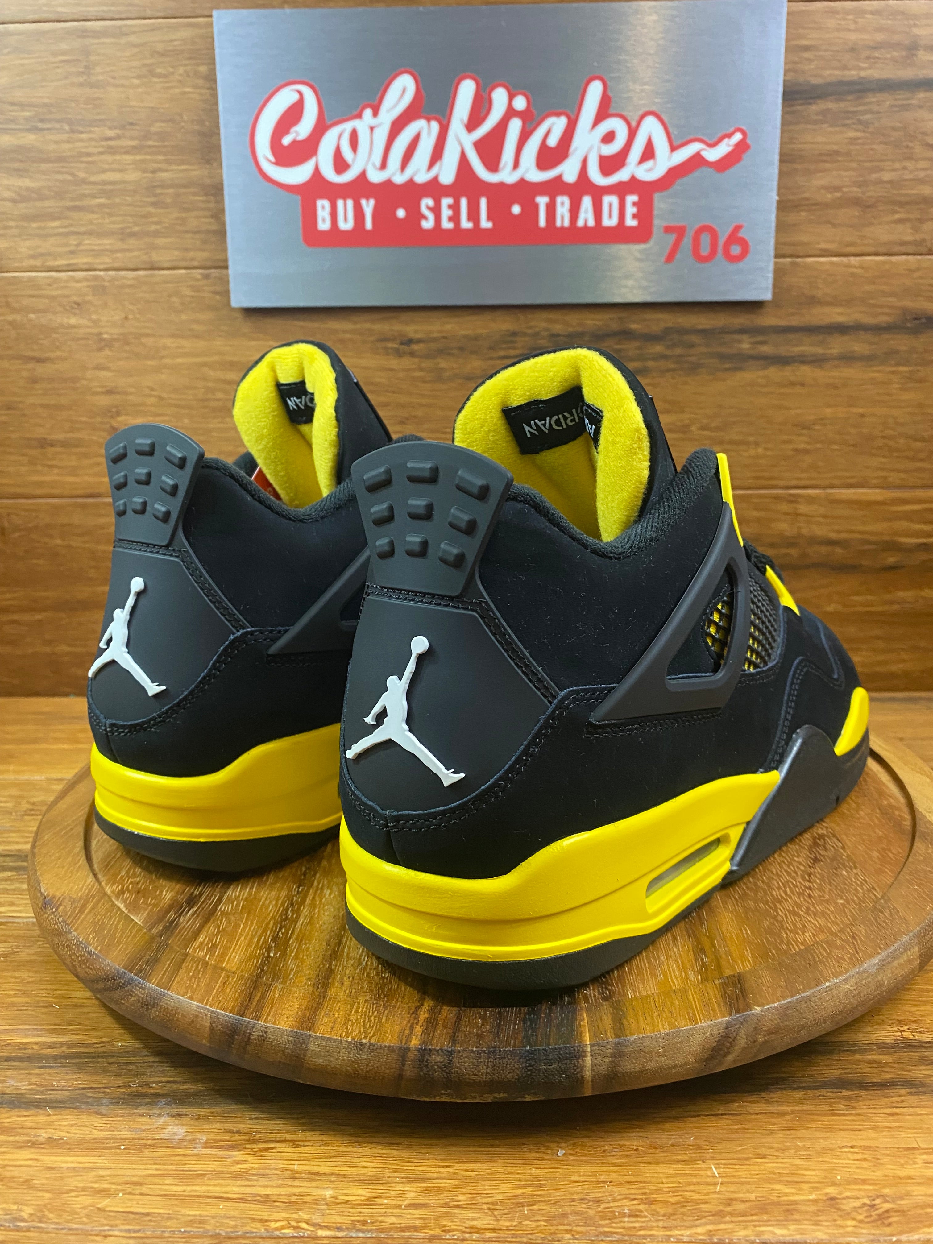 Jordan 4 Retro Thunder (2023)