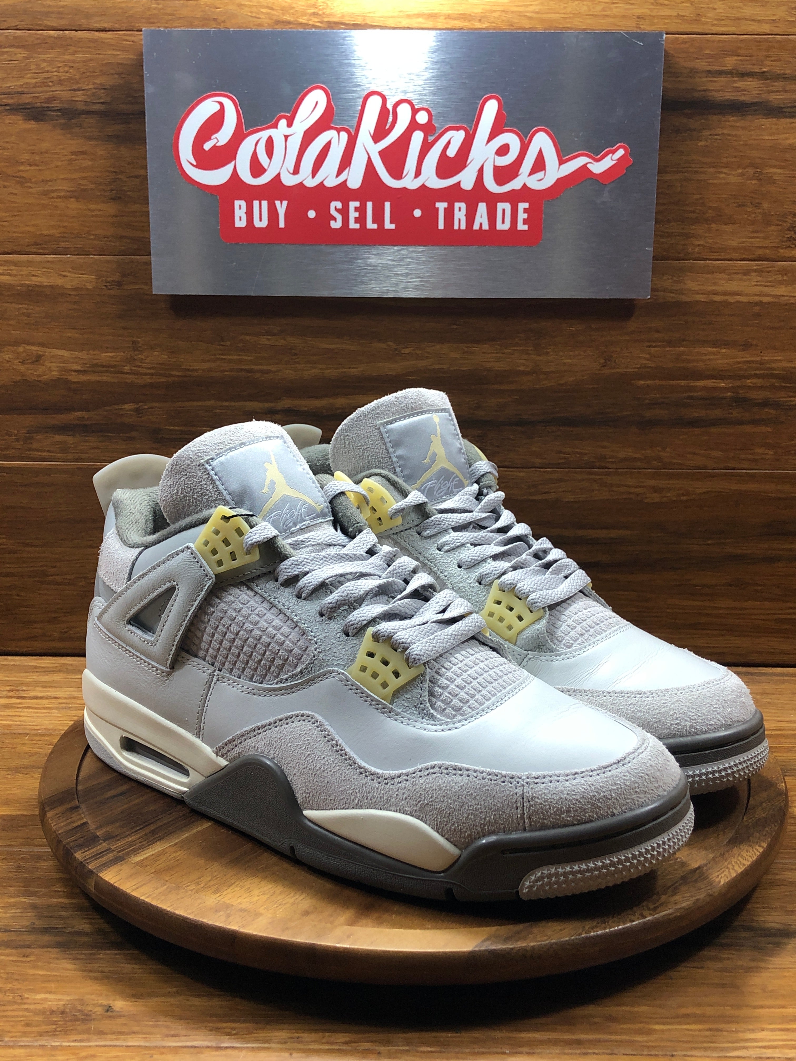 Jordan 4 Retro SE Craft Photon Dust