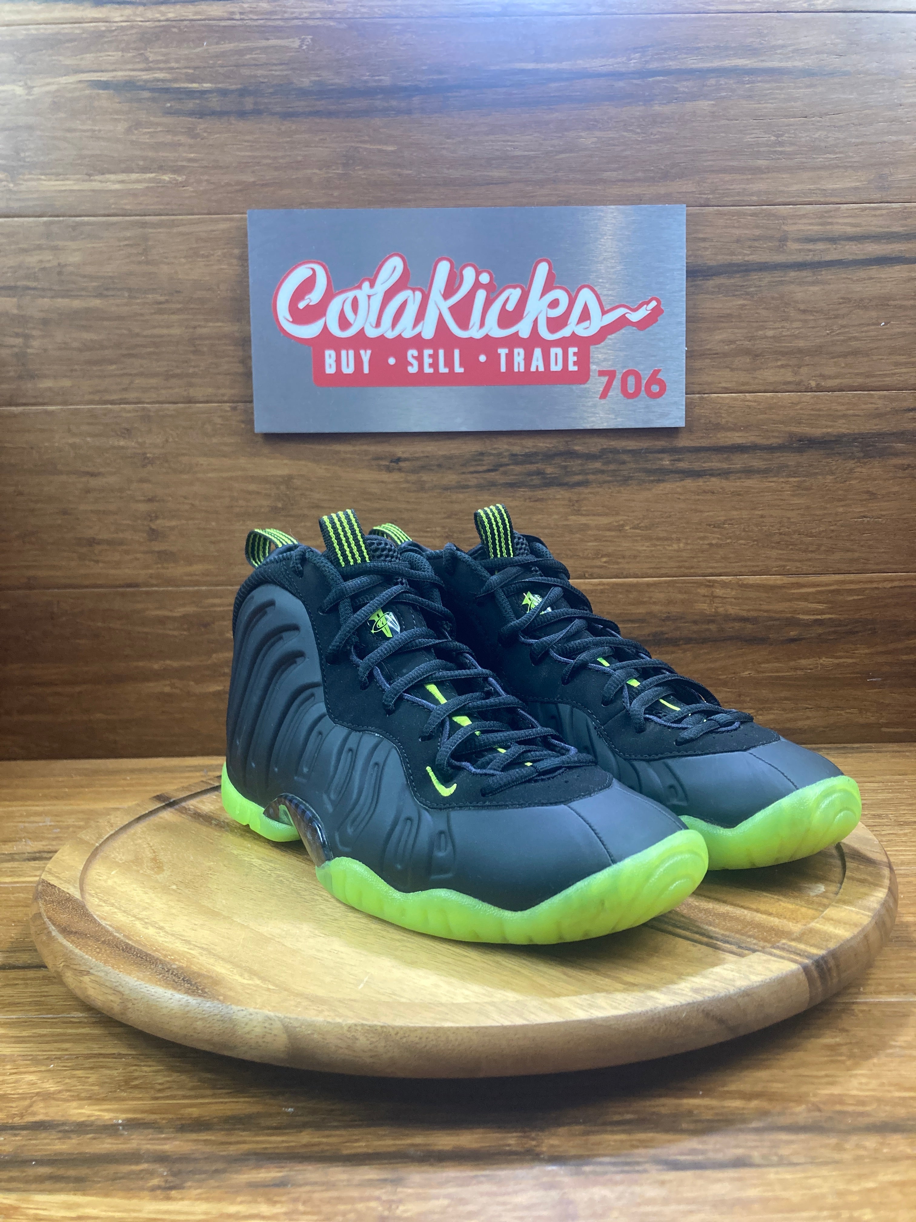 Nike Air Foamposite One Black Volt