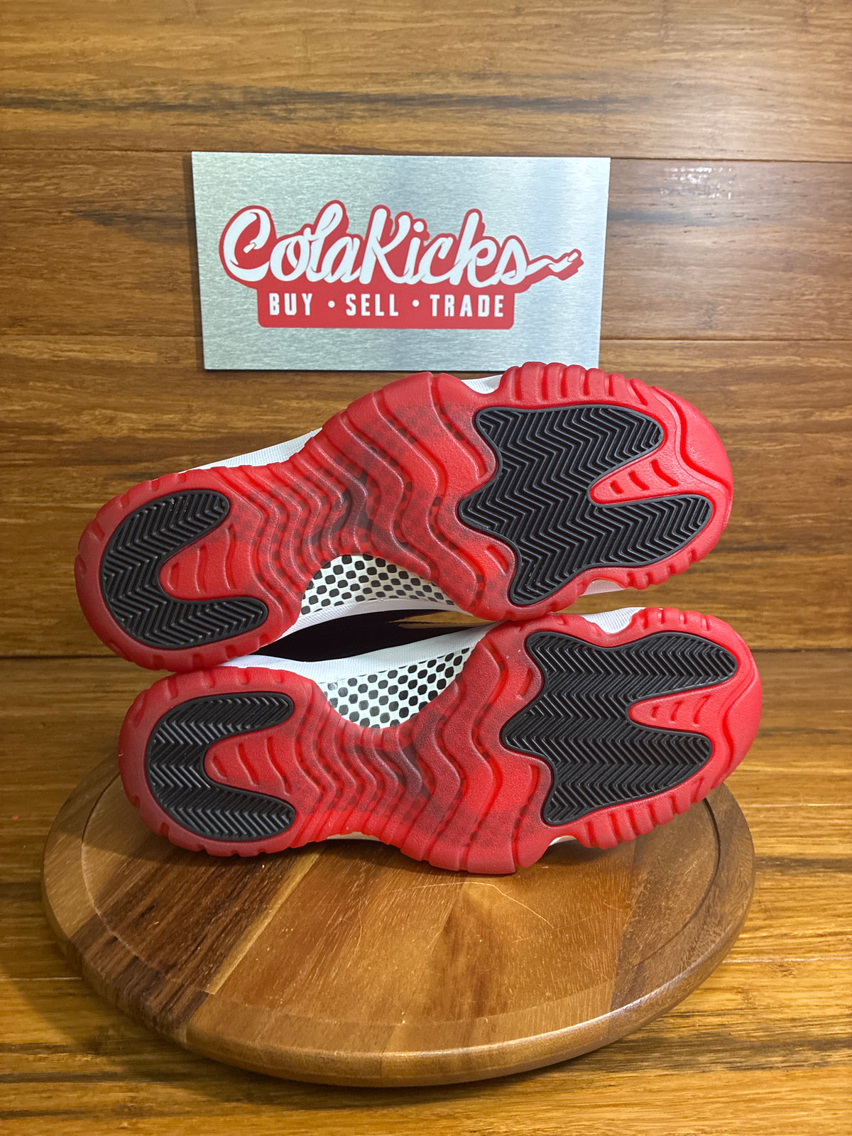 Jordan 11 Retro Playoffs Bred (2019)